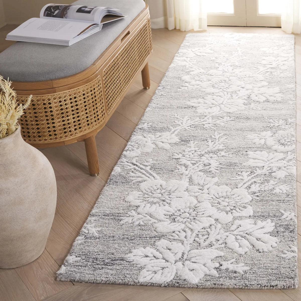 Safavieh Glamour 2'-3" x 8'-0" Rug in Grey / Ivory