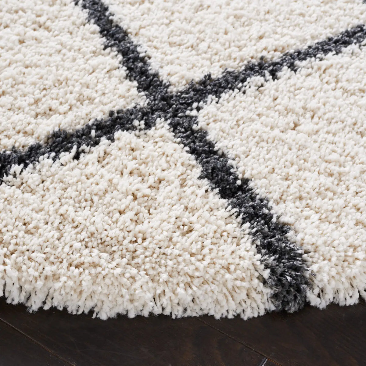 Safavieh Hudson Shag 7'-0" x 7'-0" Rug in Ivory / Dark Grey