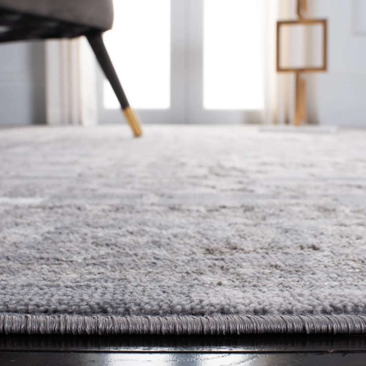 Safavieh Orchard 4'-5" x 6'-5" Rug in Grey / Light Grey