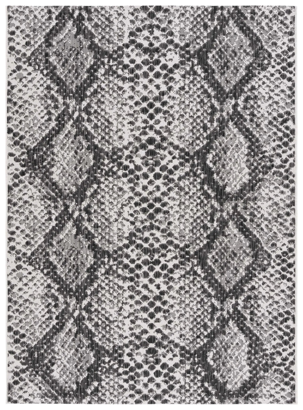 Safavieh Courtyard 4'-5" x 6'-5" Rug in Grey / Black