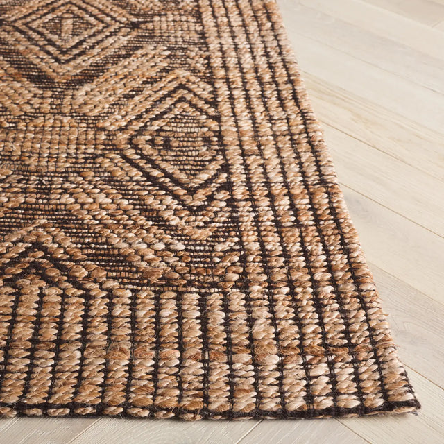 Safavieh Natural Fiber 4'-0" x 6'-0" Rug in Natural / Black