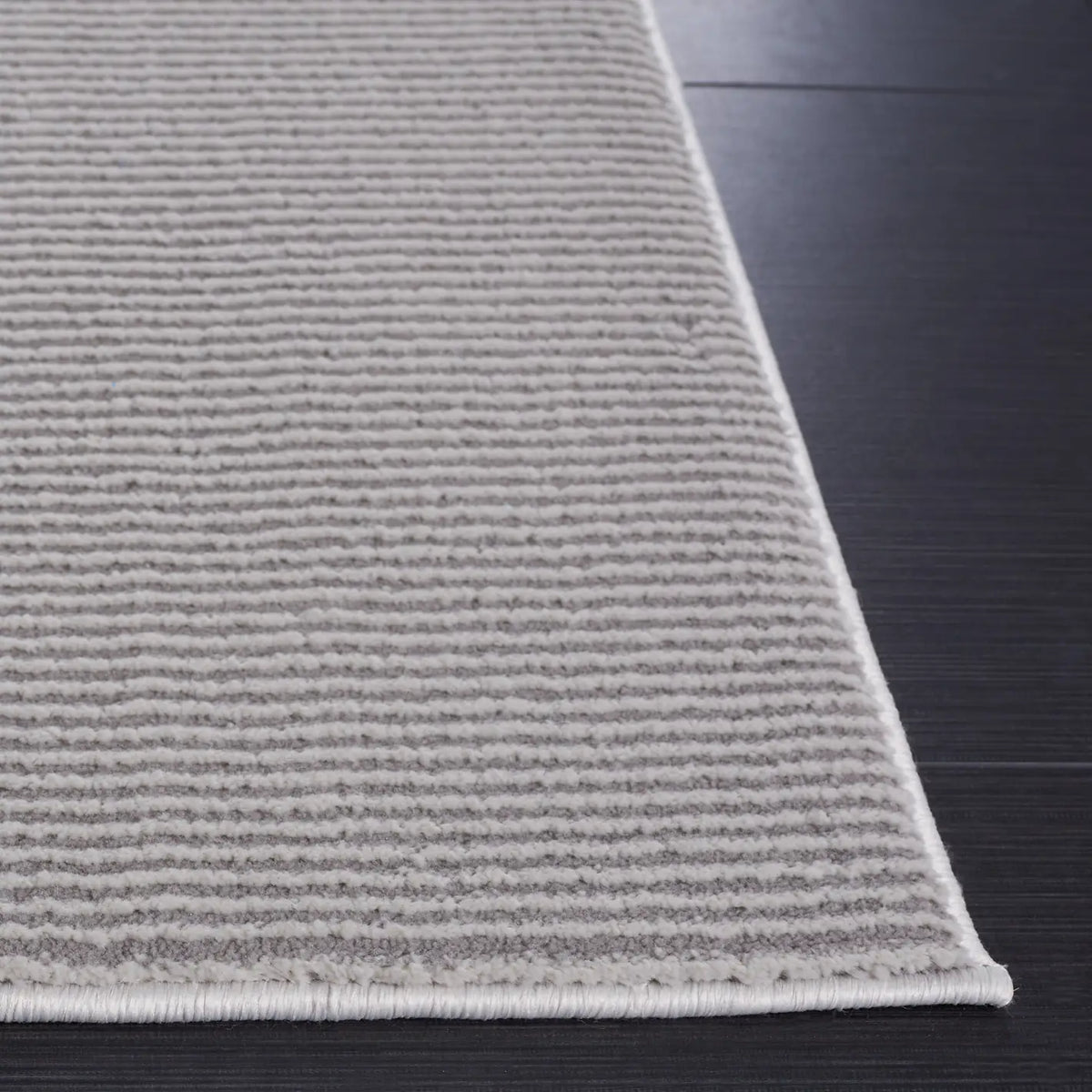Safavieh Revive 4'-0" x 6'-0" Rug in Grey