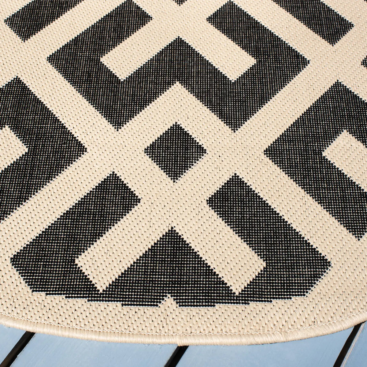 Safavieh Courtyard 5'-3" x 5'-3" Rug in Black / Beige