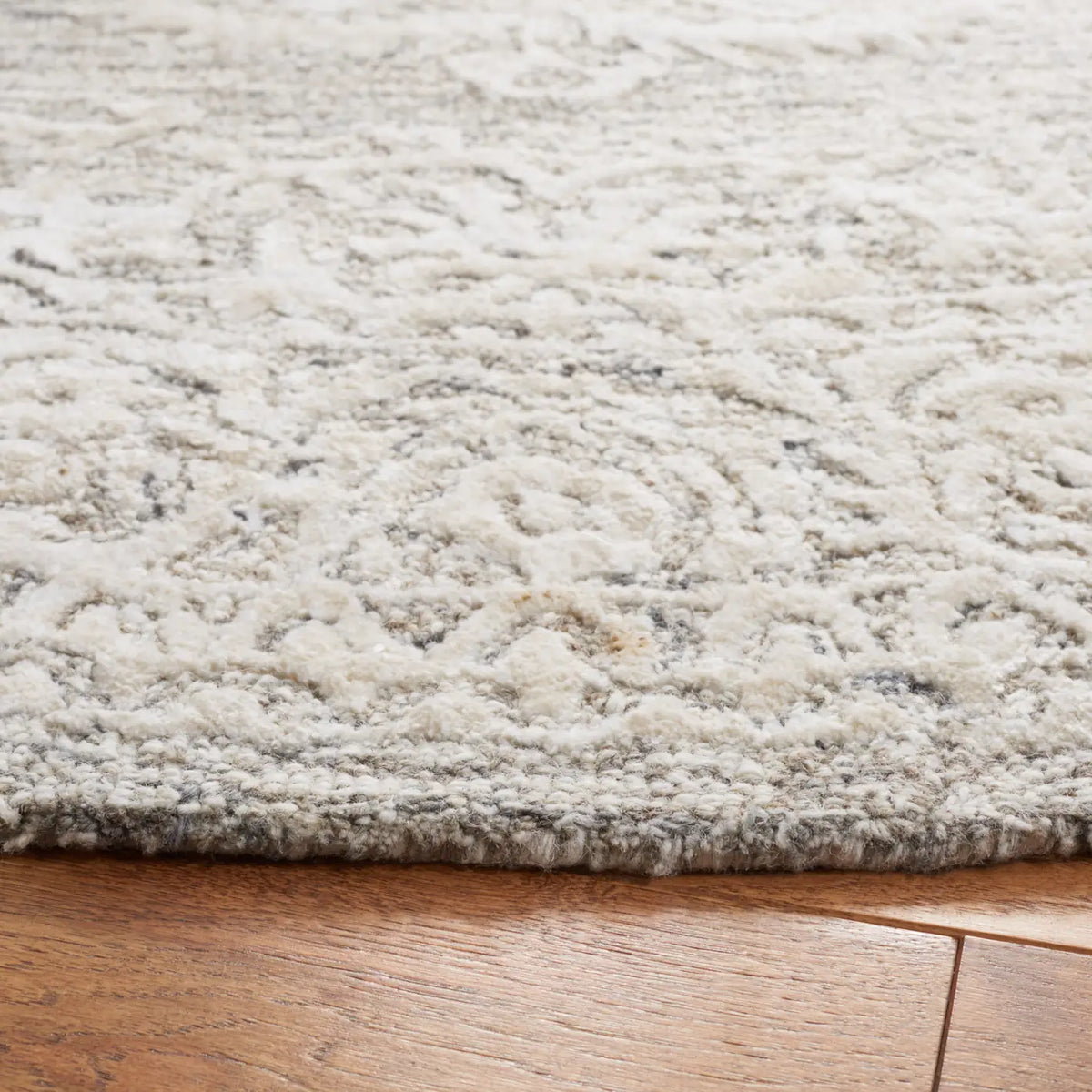 Safavieh Precious 6'-0" x 6'-0" Rug in Grey / Ivory