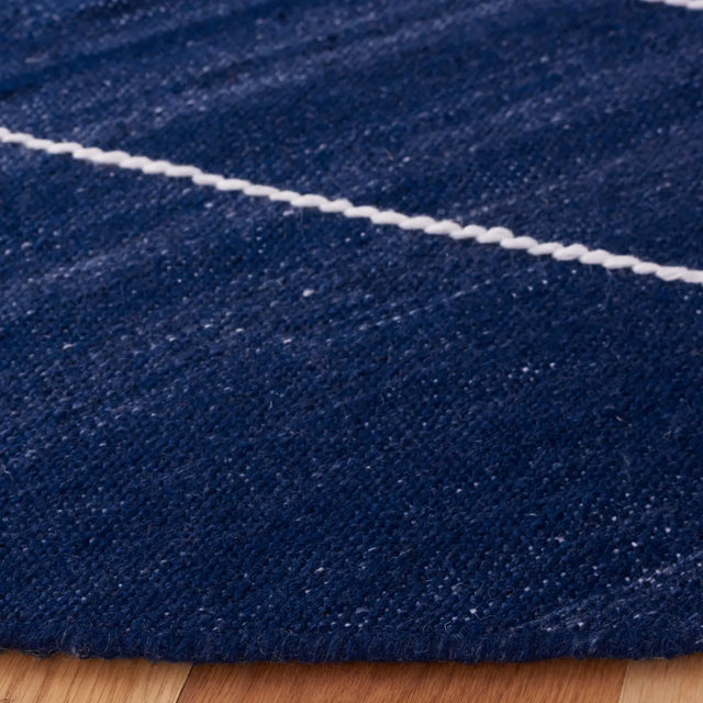 Safavieh Kilim 7'-0" x 7'-0" Rug in Navy / Ivory