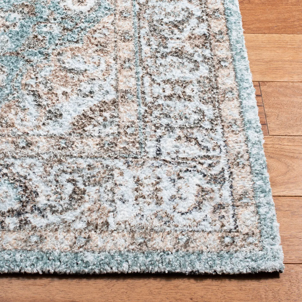 Safavieh Classic Vintage 4'-0" x 6'-0" Rug in Sage / Green