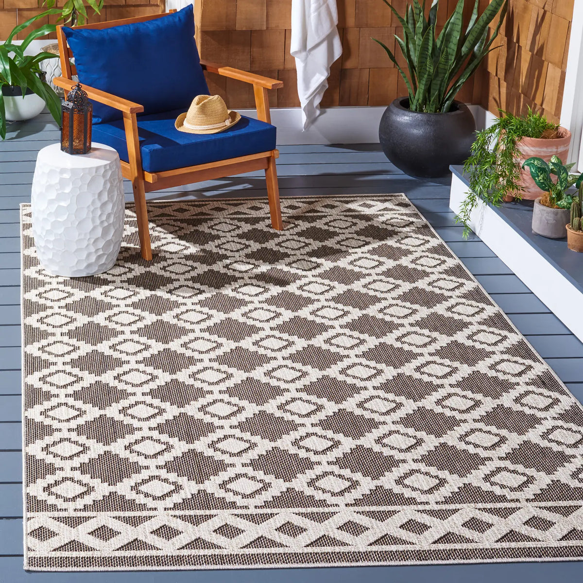 Safavieh Global 4'-0" x 6'-0" Rug in Beige / Dark Beig