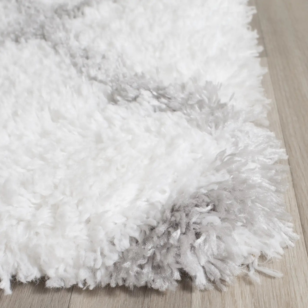 Safavieh Indie Shag 6'-7" x 9'-2" Rug in Ivory / Grey