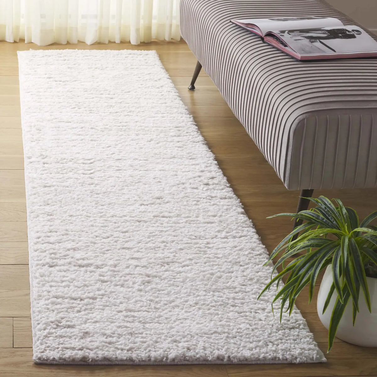 Safavieh Rumi Shag 2'-2" x 8'-0" Rug in Ivory / Light Beige