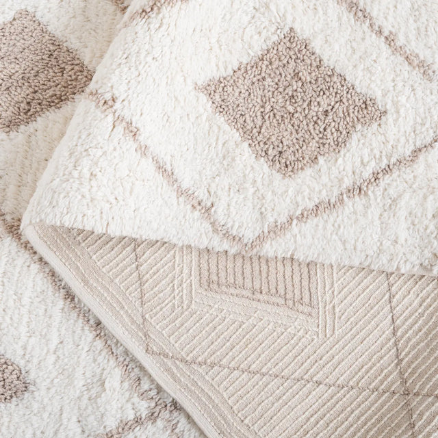 Safavieh Vermont 4'-0" x 6'-0" Rug in Ivory / Beige