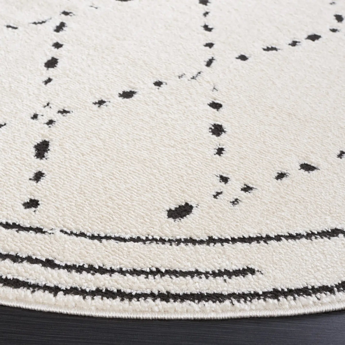 Safavieh Melody 6'-7" x 6'-7" Rug in Ivory / Black
