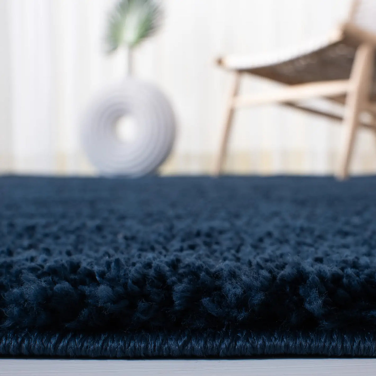 Safavieh August Shag 500 4'-0" x 6'-0" Rug in Navy