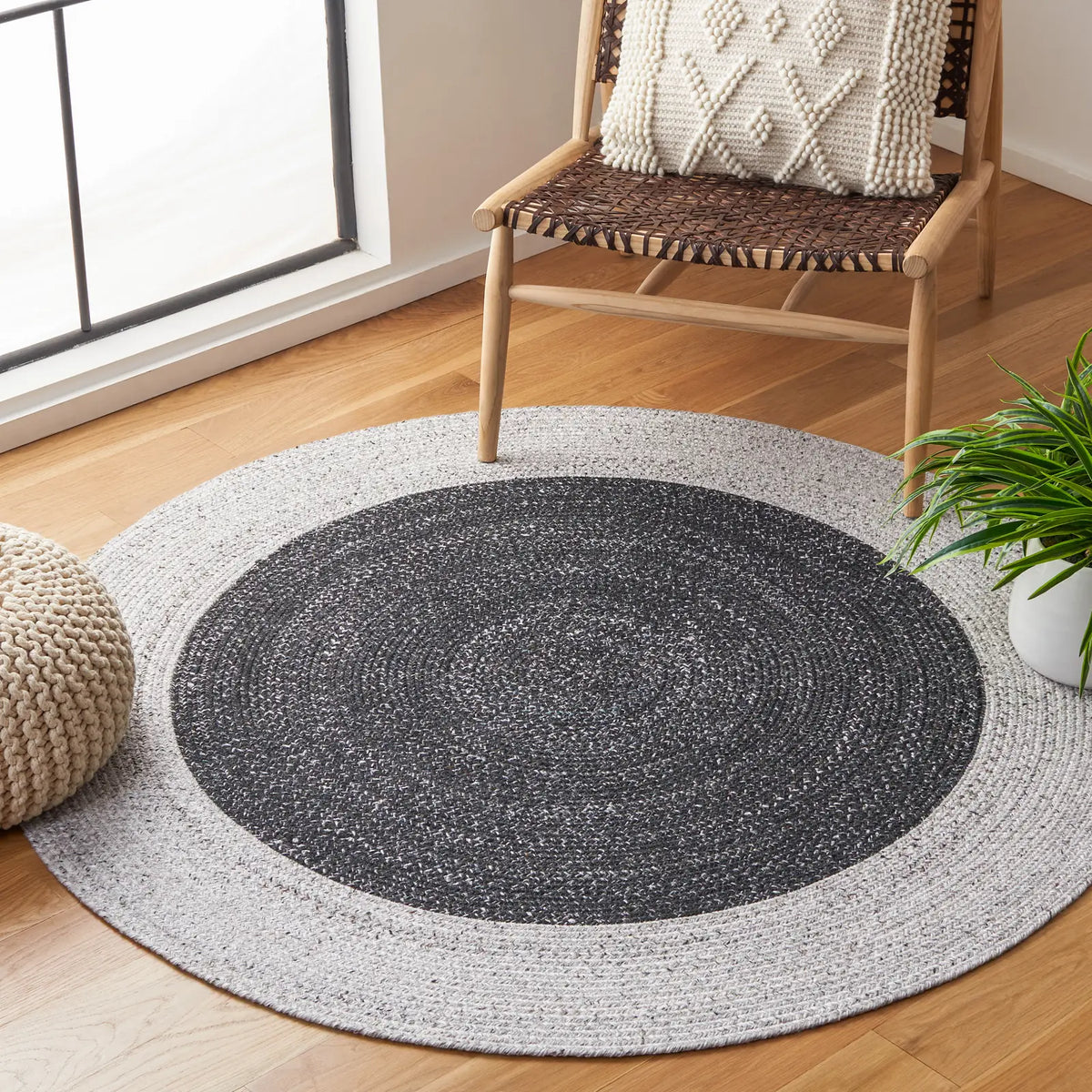 Safavieh Braided 5'-0" x 5'-0" Rug in Black / Light Grey