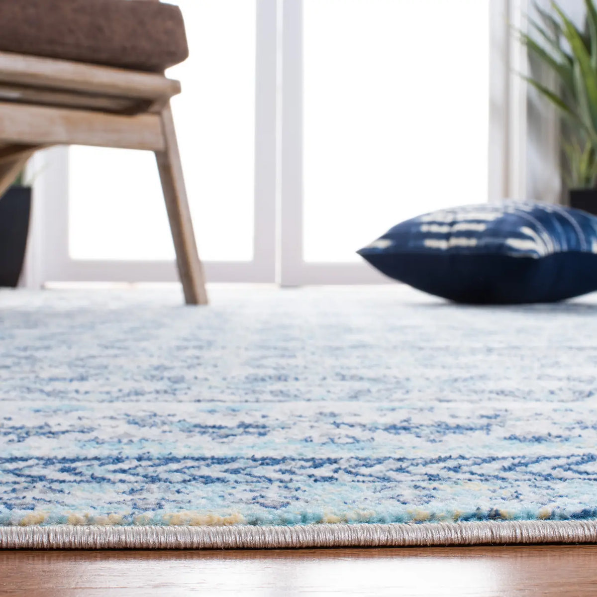 Safavieh Brentwood 4'-0" x 6'-0" Rug in Ivory / Aqua