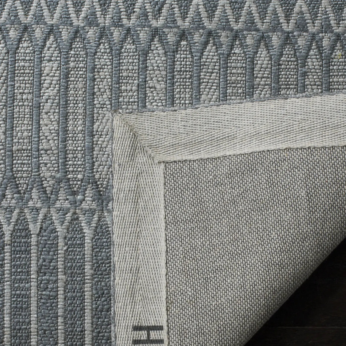 Safavieh Marbella 5'-0" x 8'-0" Rug in Silver