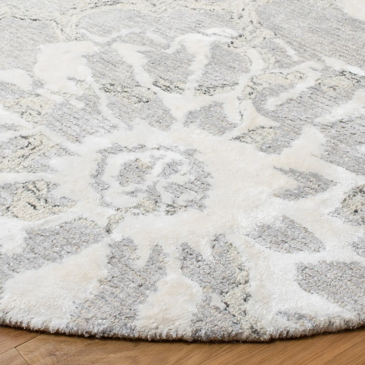 Safavieh Glamour 6'-0" x 6'-0" Rug in Silver / Ivory