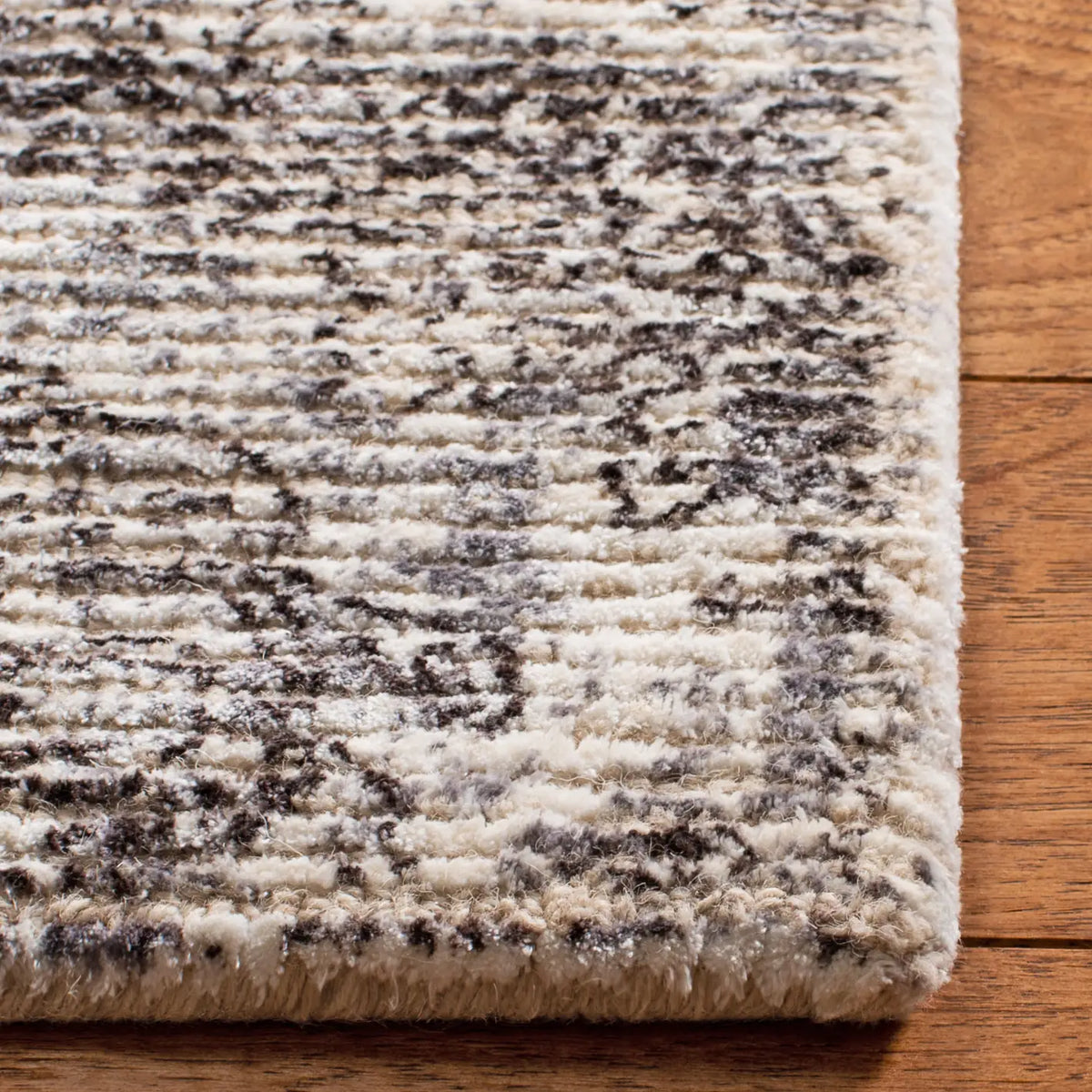 Safavieh Mirage 5'-0" x 8'-0" Rug in Silver / Ivory