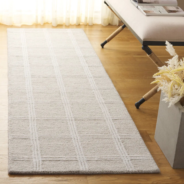 Safavieh Pine 2'-3" x 8'-0" Rug in Sage / Ivory