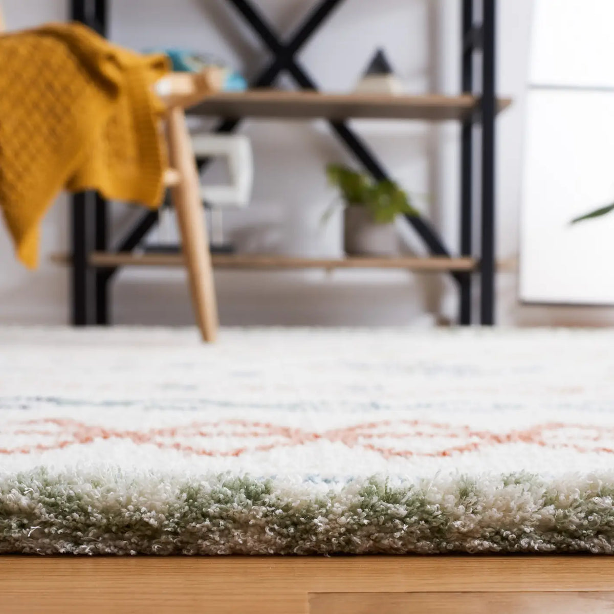 Safavieh Marrakesh 4'-0" x 6'-0" Rug in Ivory / Multi