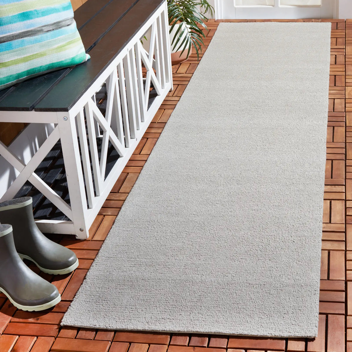 Safavieh Outdoor Micro-Loop 2'-3" x 9'-0" Rug in Grey