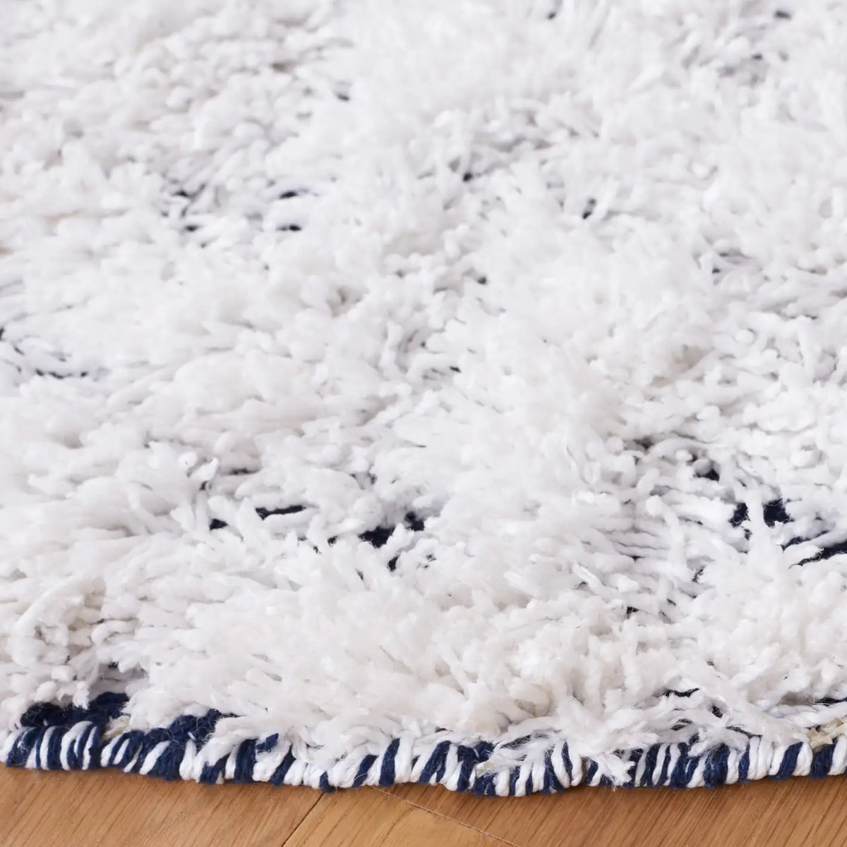Safavieh Casablanca 6'-0" x 6'-0" Rug in Ivory / Navy
