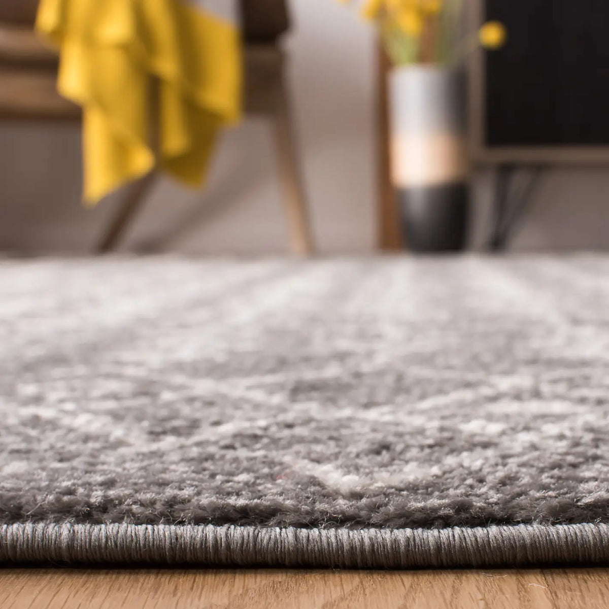 Safavieh Tulum 5'-3" x 7'-6" Rug in Dark Grey / Ivory
