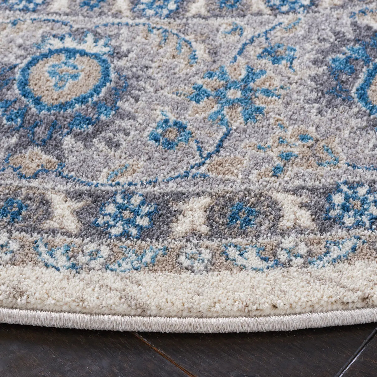 Safavieh Sofia 6'-7" x 6'-7" Rug in Ivory / Blue