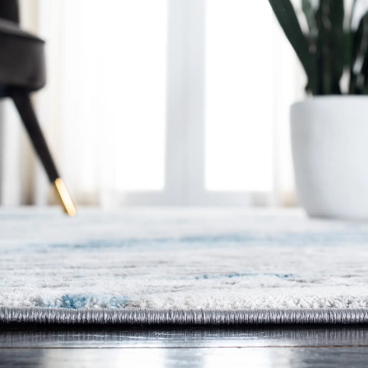 Safavieh Meadow 500 4'-0" x 6'-0" Rug in Grey / Blue