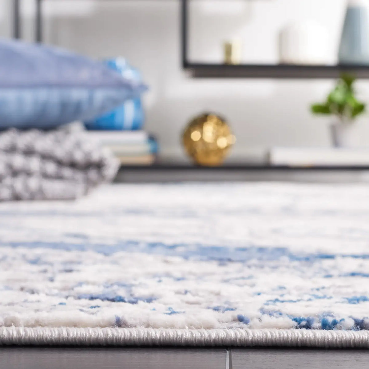 Safavieh Eternal 4'-0" x 6'-0" Rug in Grey / Blue