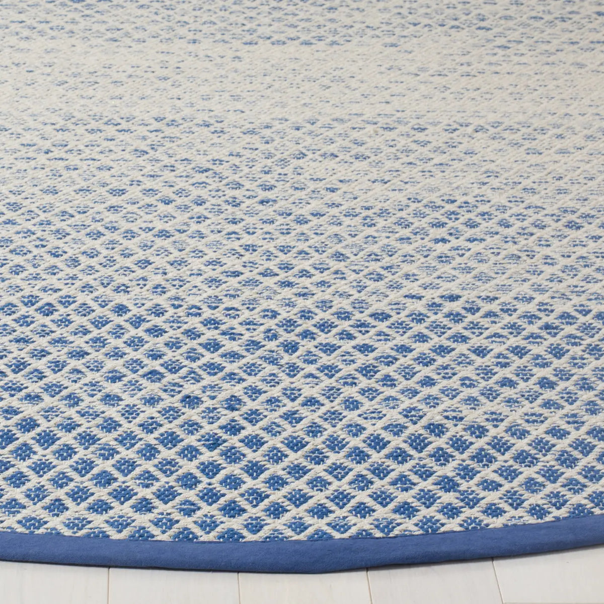 Safavieh Montauk 6'-0" x 6'-0" Rug in Blue / Ivory