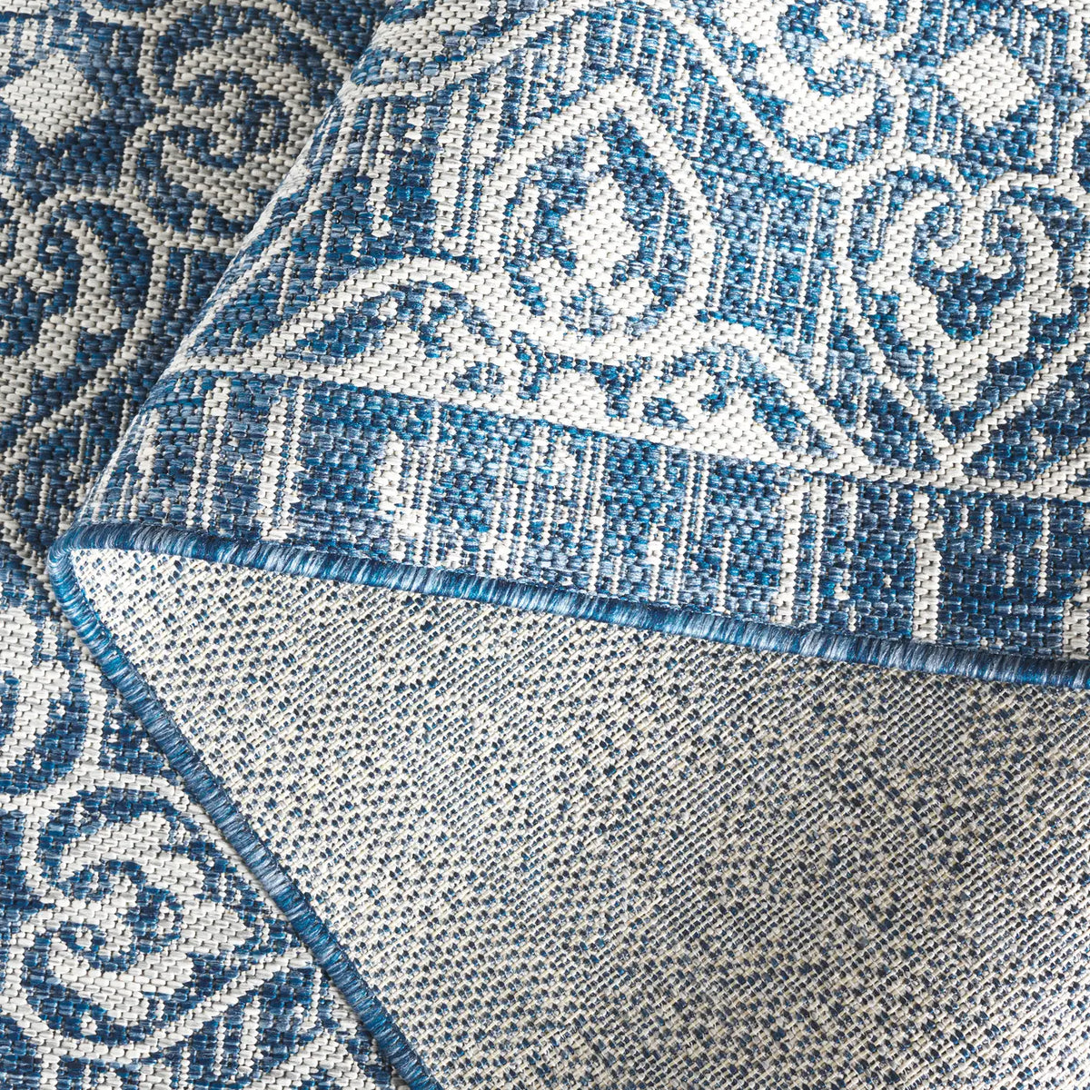 Safavieh Courtyard 5'-3" x 7'-7" Rug in Navy / Grey