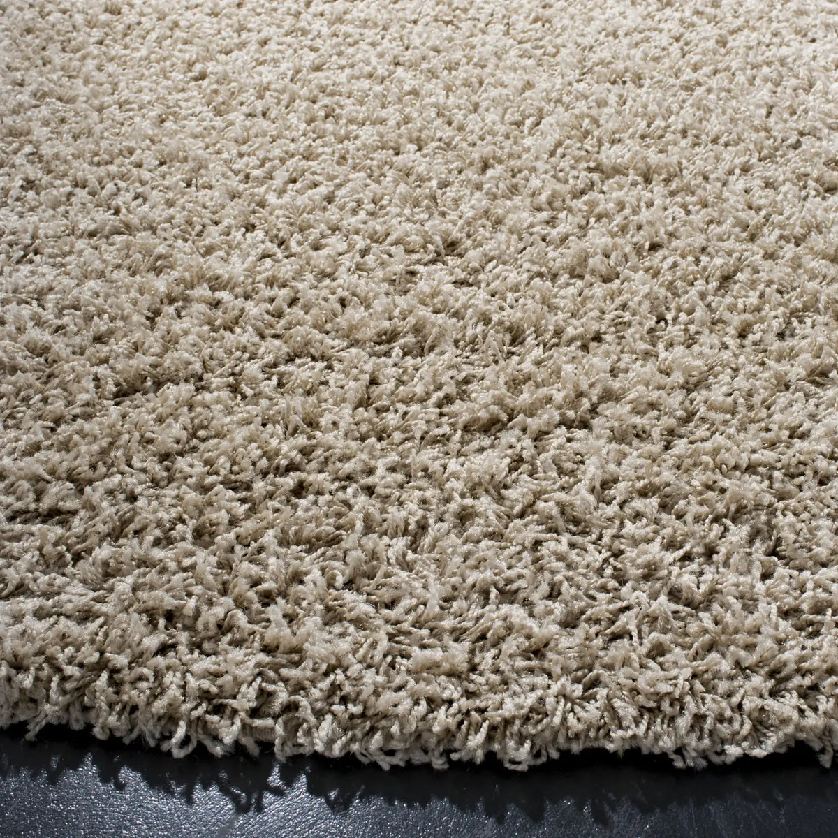 Safavieh Sga-Athens Shag 6'-7" x 6'-7" Rug in Beige