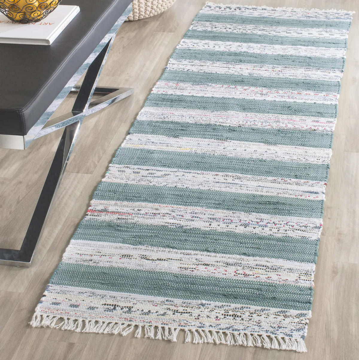 Safavieh Montauk 2'-3" x 7'-0" Rug in Ivory / Charcoal