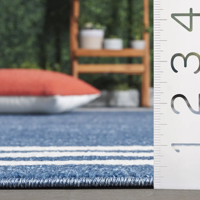 Safavieh Cabana 4'-5" x 6'-5" Rug in Light Blue / Ivory