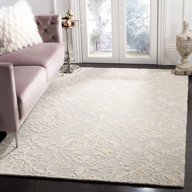 Safavieh Blossom 5'-0" x 8'-0" Rug in Light Grey / Ivory