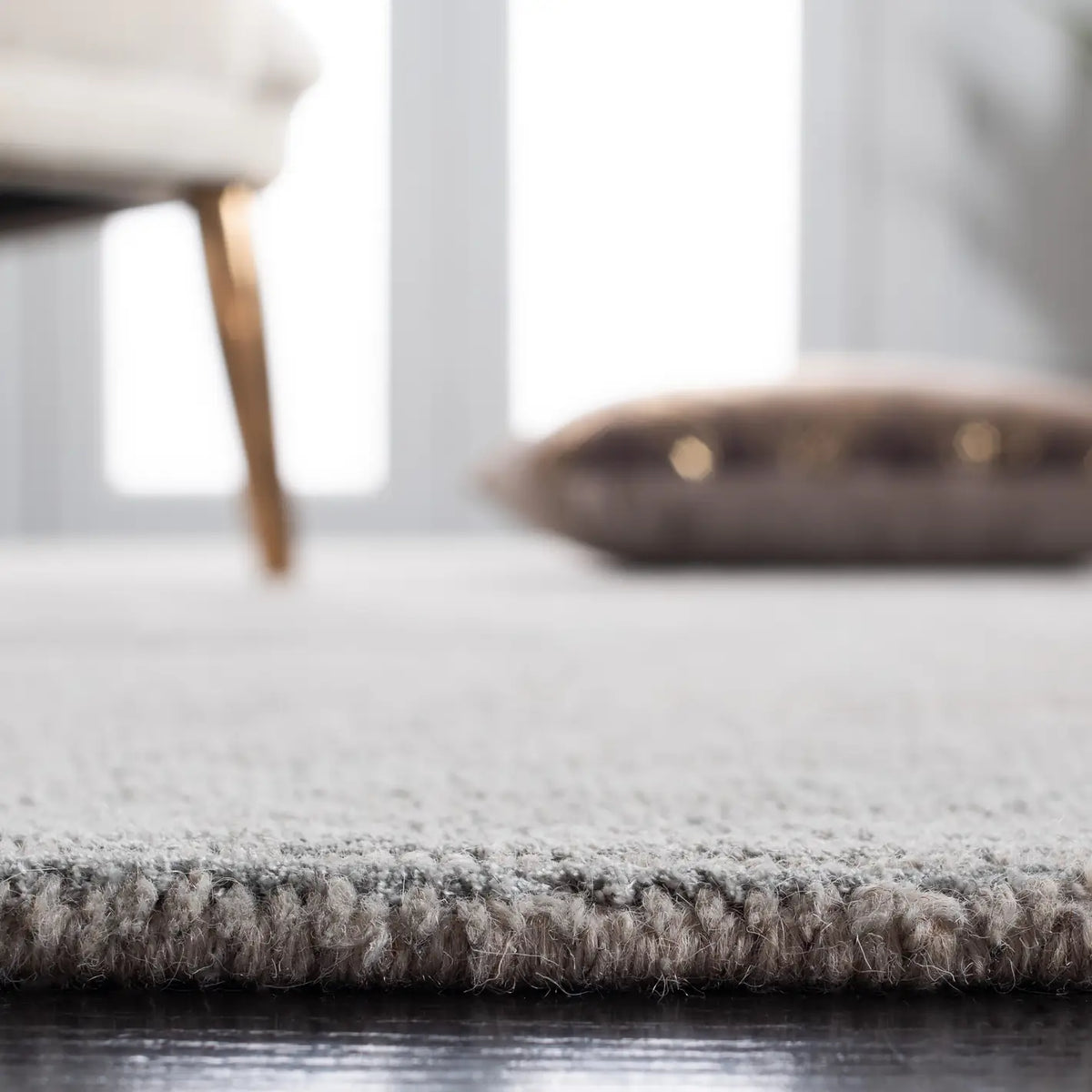 Safavieh Himalaya 4'-0" x 6'-0" Rug in Grey