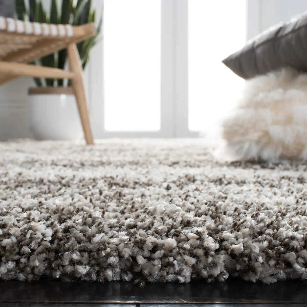 Safavieh Hudson Shag 4'-0" x 6'-0" Rug in Ivory / Grey