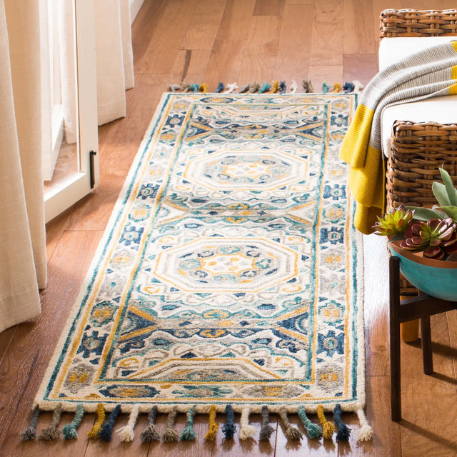 Safavieh Aspen 2'-3" x 7'-0" Rug in Ivory / Charcoal