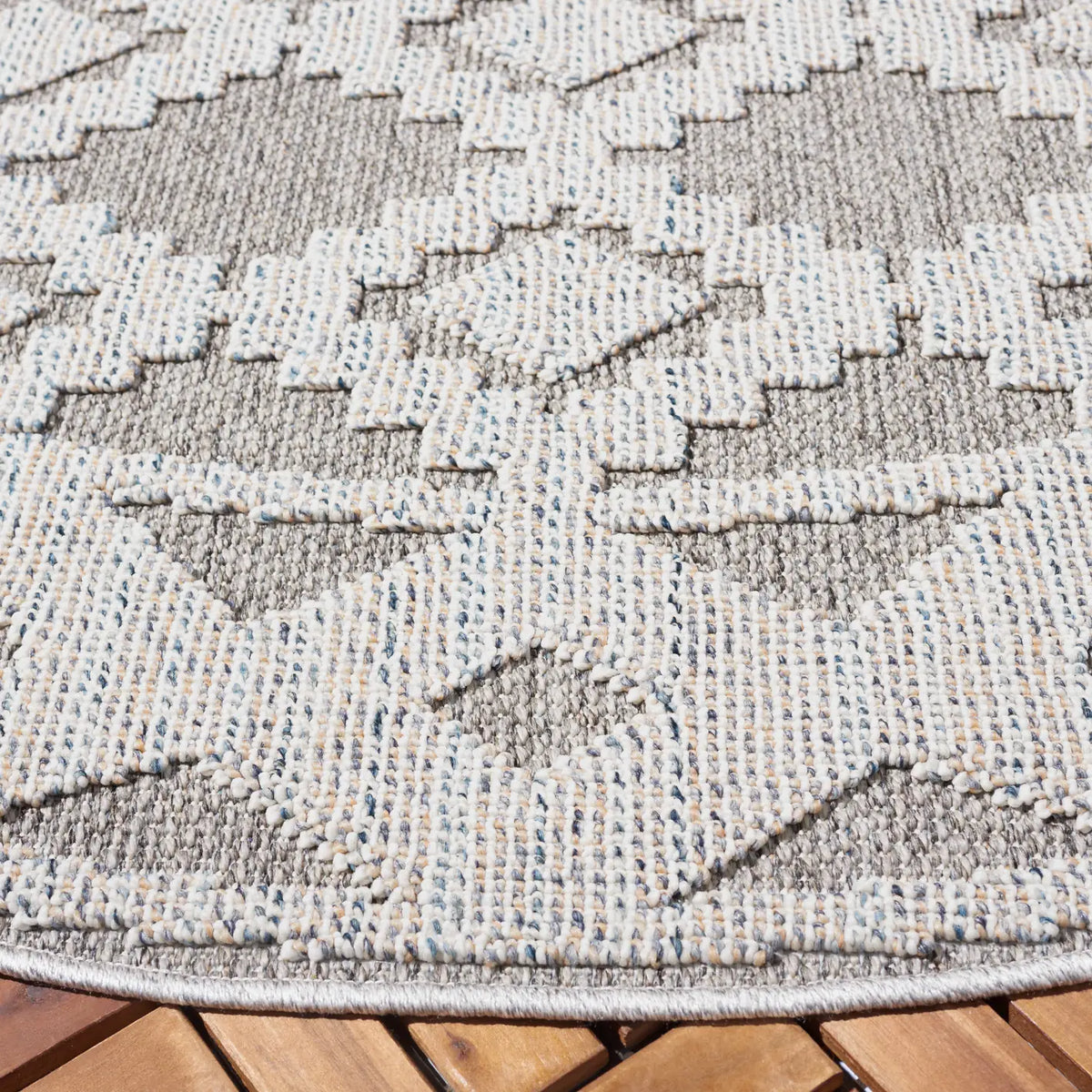 Safavieh Global 6'-7" x 6'-7" Rug in Grey / Ivory