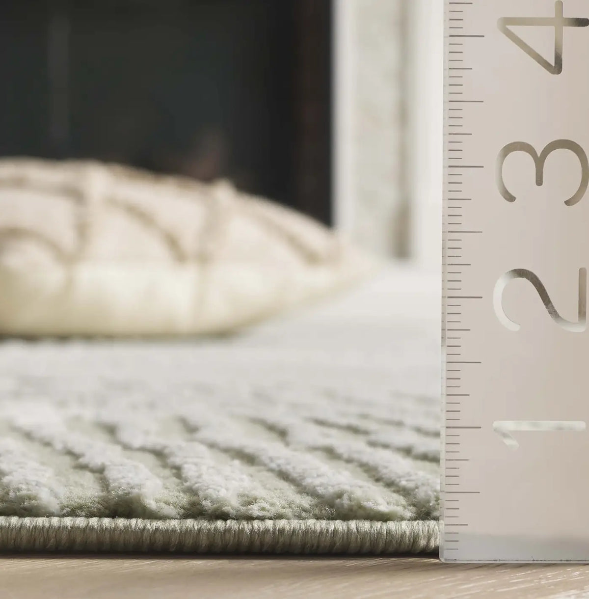 Safavieh Revive 4'-0" x 6'-0" Rug in Sage / Ivory