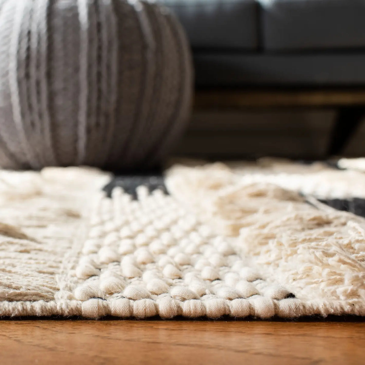 Safavieh Natura 4'-0" x 6'-0" Rug in Ivory / Black