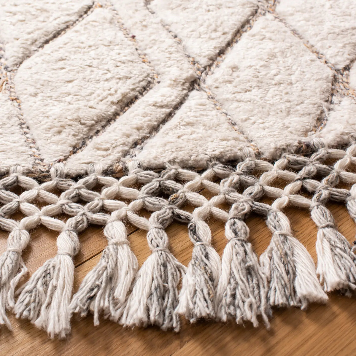 Safavieh Casablanca 7'-0" x 7'-0" Rug in Ivory / Grey