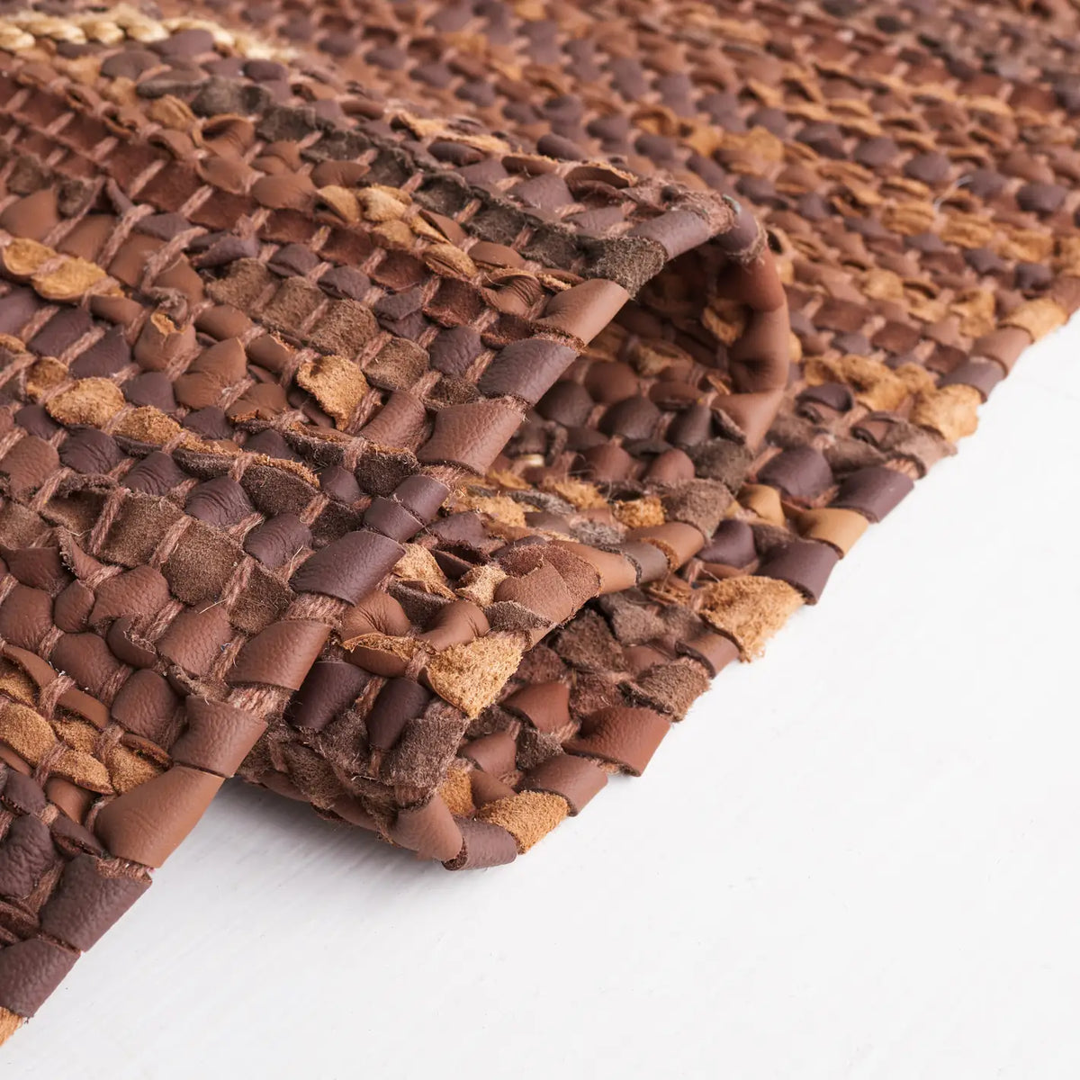 Safavieh Vintage Leather 4'-0" x 6'-0" Rug in Brown / Natural