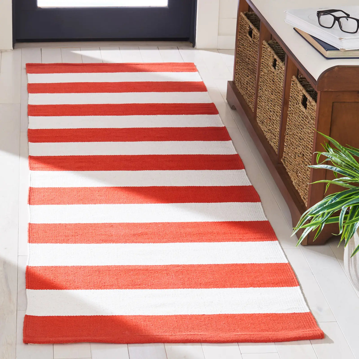 Safavieh Montauk 2'-3" x 6'-0" Rug in Rust / Ivory