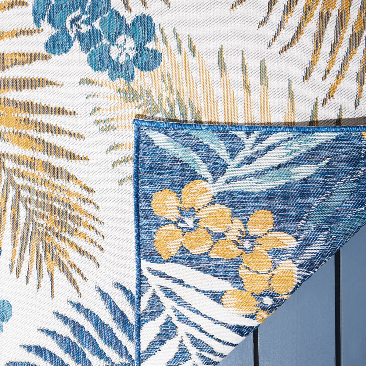 Safavieh Sunrise 4'-0" x 5'-7" Rug in Ivory / Blue Gold