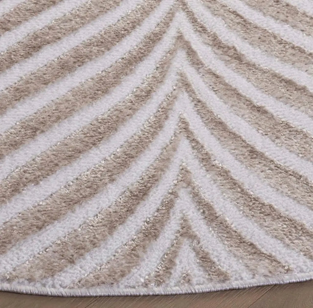 Safavieh Maya 6'-7" x 6'-7" Rug in Ivory / Beige