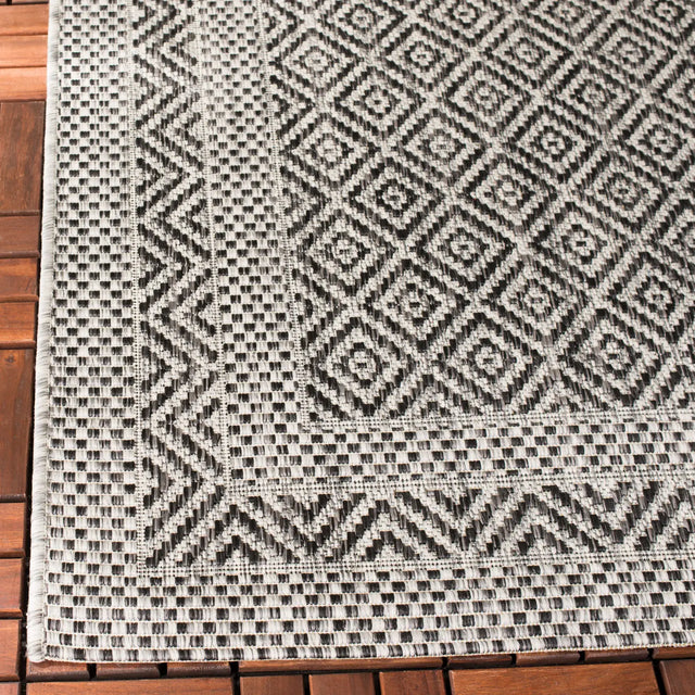 Safavieh Courtyard 5'-3" x 7'-7" Rug in Grey / Black