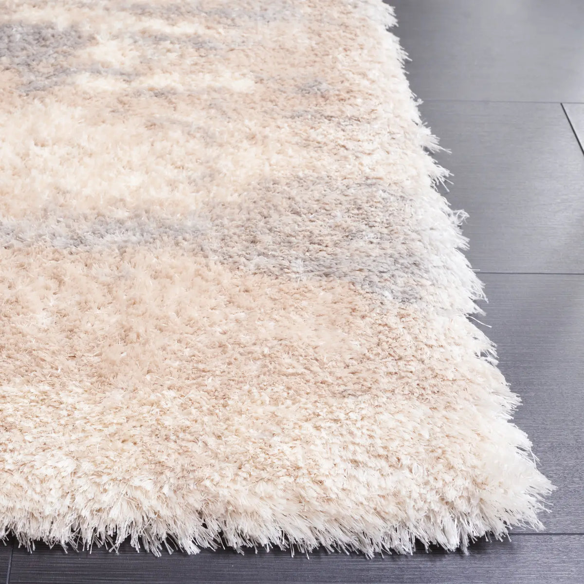 Safavieh Cloud Shag 4'-0" x 6'-0" Rug in Ivory / Grey