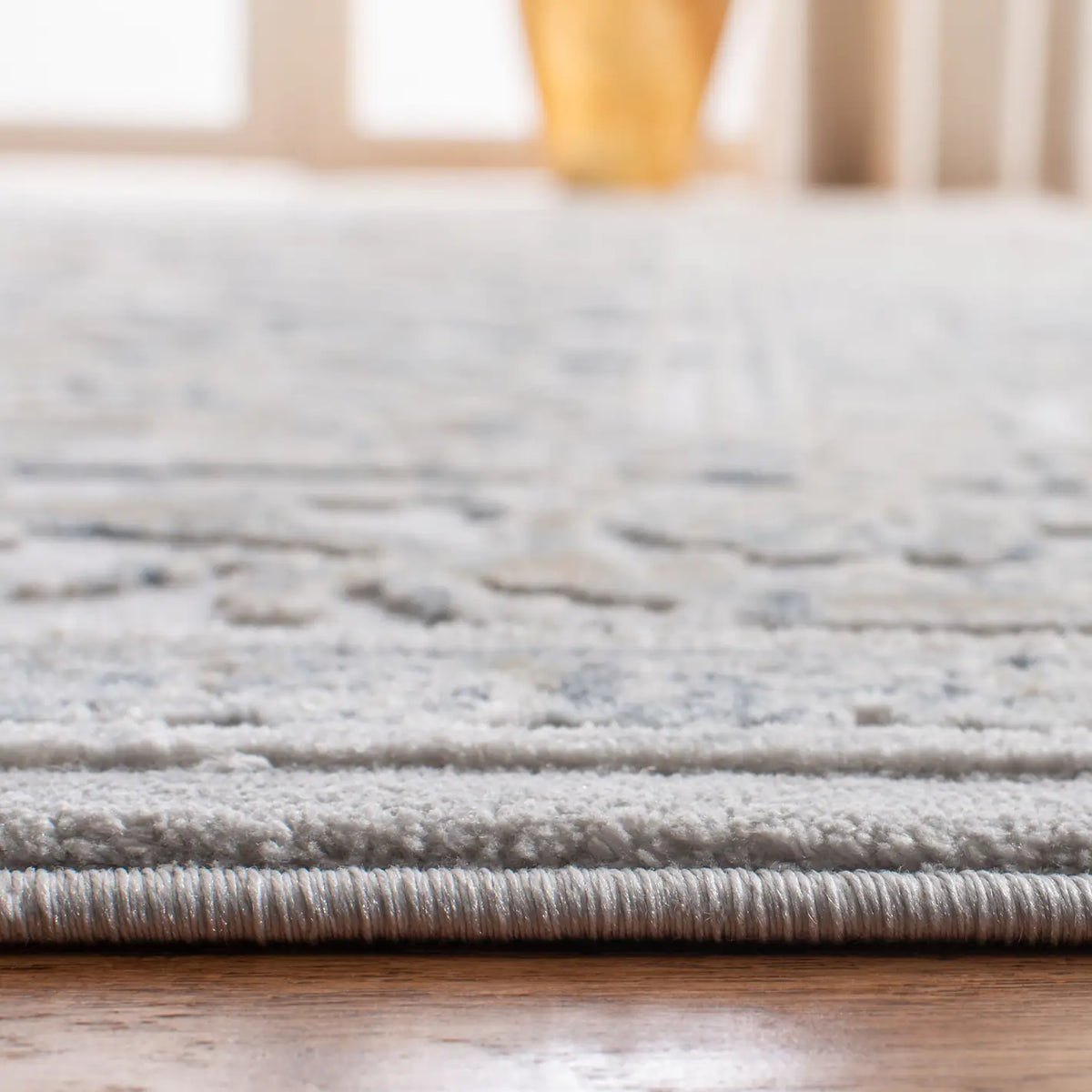 Safavieh Martha Stewart 4'-0" x 6'-0" Rug in Cream / Grey