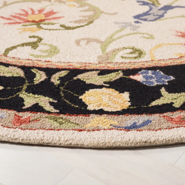Safavieh Chelsea 5'-6" x 5'-6" Rug in Ivory / Black